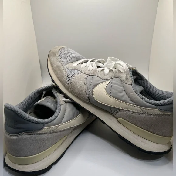Nike Internationalist - Grey with White - 9.0M - Picture 2 of 6